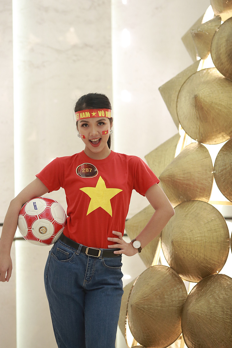 Mưa lời chúc đội tuyển Việt Nam từ các thí sinh Hoa khôi sinh viên