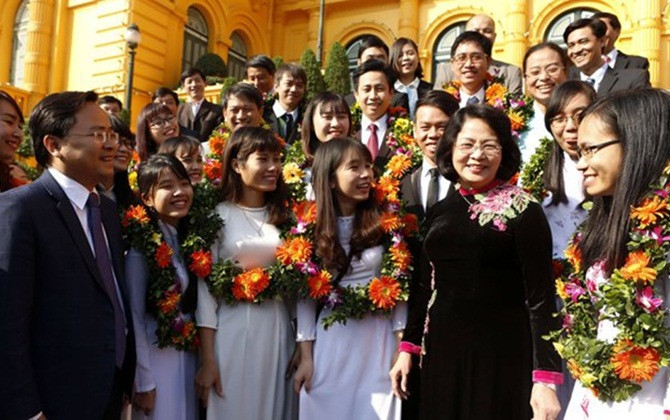 Bình chọn trực tuyến 10 gương mặt giải thưởng Quả cầu vàng năm 2018