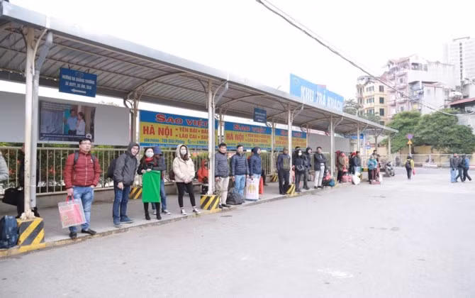 Người người về quê đón Năm mới trong gió rét