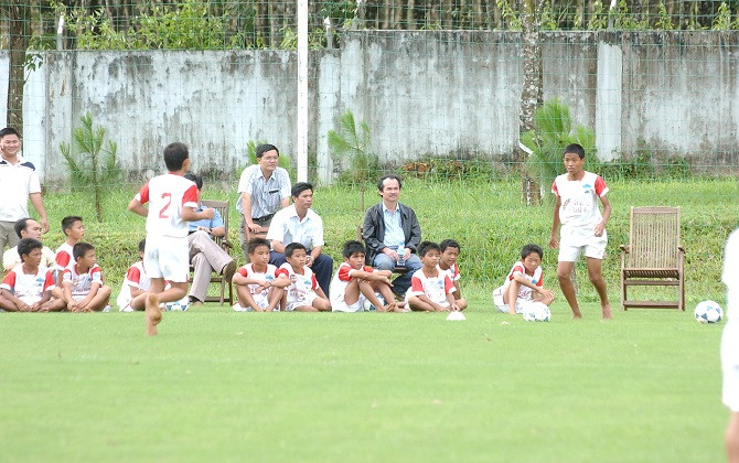 Đôi chân trần và đôi hài thủy tinh…