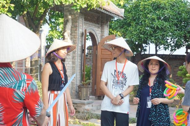 Người nước ngoài tưng bừng trải nghiệm Trung thu Việt cùng High5 Hanoi