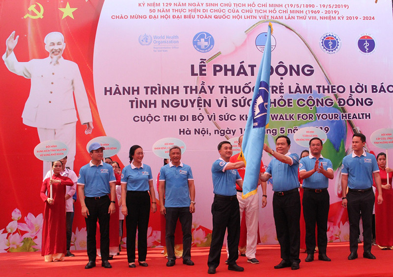 Hàng nghìn thầy thuốc trẻ tình nguyện vì một Việt Nam khoẻ mạnh