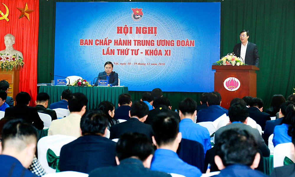 Trao cờ thi đua cho 22 đơn vị Đoàn xuất sắc