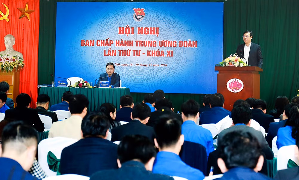 Trao cờ thi đua cho 22 đơn vị Đoàn xuất sắc