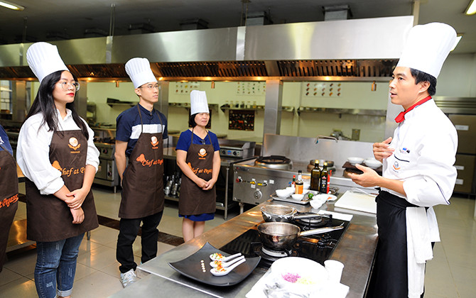 Bạn trẻ trải nghiệm chương trình Quản trị khách sạn quốc tế tại Việt Nam