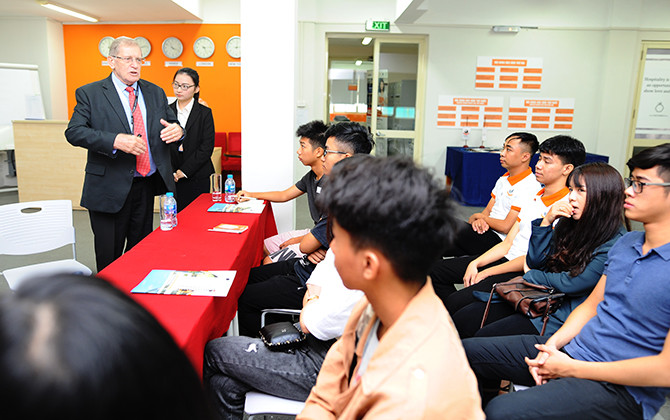 Bạn trẻ trải nghiệm chương trình Quản trị khách sạn quốc tế tại Việt Nam