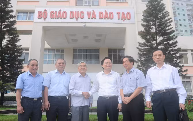 Thi và tuyển sinh: Vẫn bộc lộ hạn chế, yếu kém