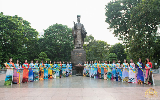 39 thí sinh Hoa khôi Thủ đô 2019 dâng hương tại Tượng đài Lý Thái Tổ
