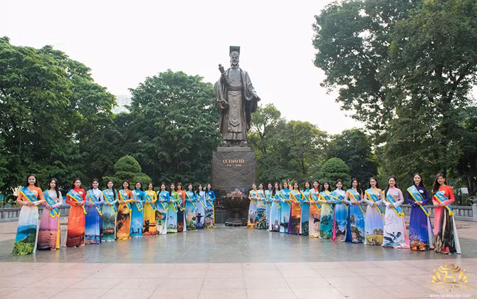 39 thí sinh Hoa khôi Thủ đô 2019 dâng hương tại Tượng đài Lý Thái Tổ