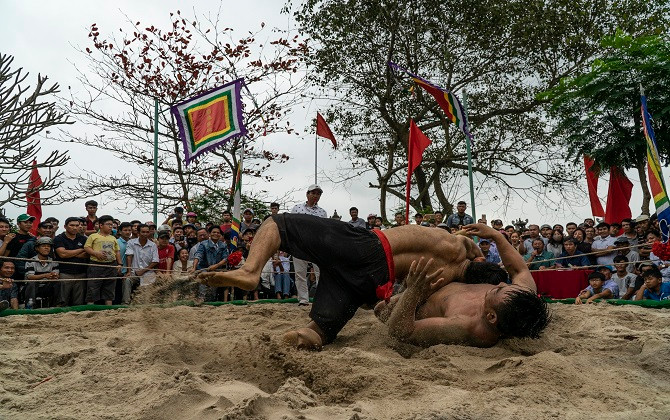 Hội vật làng Thủ Lễ ở Thừa Thiên Huế
