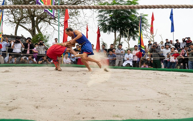 Hội vật làng Thủ Lễ ở Thừa Thiên Huế
