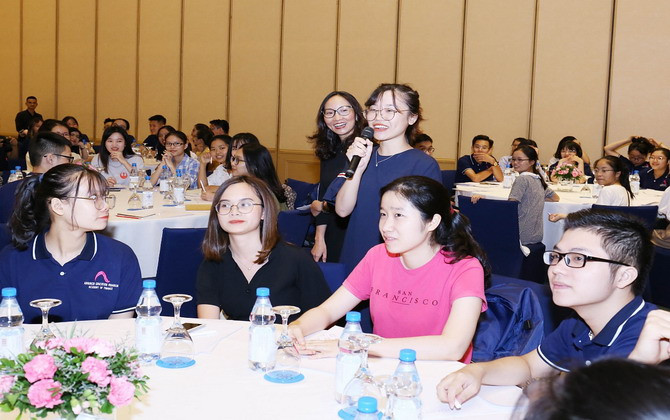 Sinh viên thảo luận về “Tương lai của tiền tệ và ngành kiểm toán”