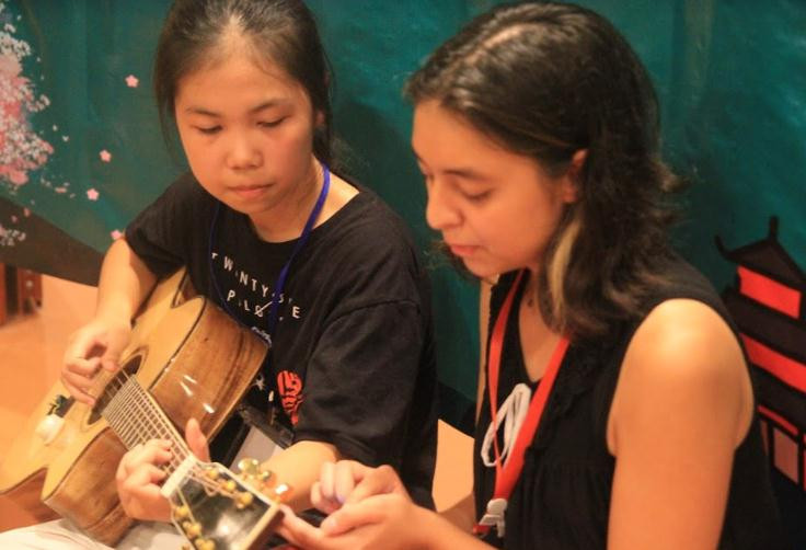 Người nước ngoài tưng bừng trải nghiệm Trung thu Việt cùng High5 Hanoi