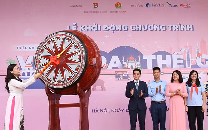 Khởi động chương trình Thiếu nhi Việt Nam - Vươn ra Thế giới