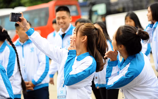 Đại biểu Sinh viên Việt Nam rạng ngời trước giời khai mạc