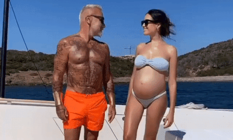 Triệu phú Ý và bạn gái kém 27 tuổi vác bụng bầu nhảy Tiktok gây tranh cãi