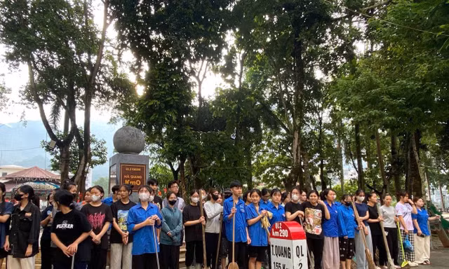 Đoàn viên, thanh niên chung tay giúp người dân vượt qua khó khăn sau mưa bão