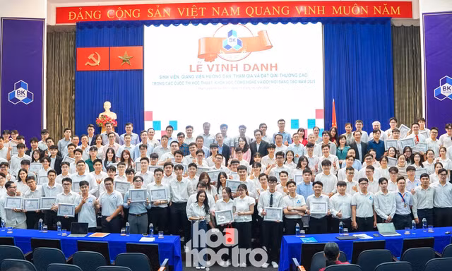 Trường Đại học Bách khoa TP.HCM vinh danh giảng viên, sinh viên đạt thành tích cao