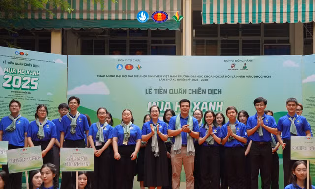 Chiến sĩ Nhân văn tham gia Lễ tiễn quân Chiến dịch tình nguyện Mùa Hè Xanh 2025 