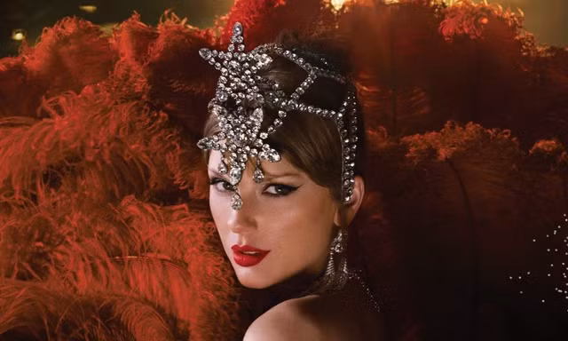 Swifties xứ Trung chi tiền tỉ tổ chức đại tiệc mừng album mới của Taylor Swift