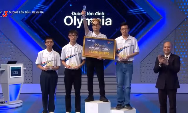 Nam sinh THPT Đan Phượng giữ vững phong độ, giành vòng nguyệt quế Tháng Olympia 26