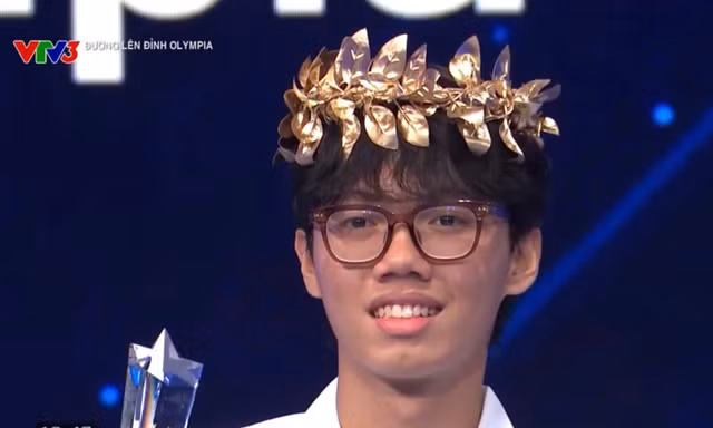 Nam sinh Phổ thông Năng khiếu giành vòng nguyệt quế cuộc thi Tuần Olympia 26