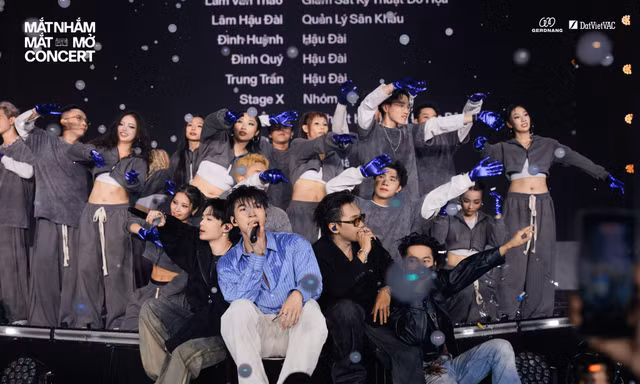 SUNDAYs ấm lòng với loạt chi tiết ý nghĩa cuối đêm concert Mắt Nhắm Mắt Mở
