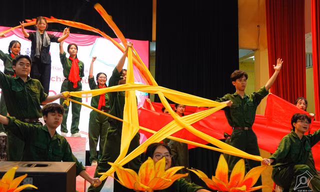 Hội thi Tiếng hát học sinh Trần Đại Nghĩa: Teen háo hức khoe tài chào mừng 20/11 