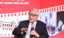 GS.TSKH Vũ Minh Giang, Phó Chủ tịch Hội Khoa học Lịch sử Việt Nam, Ủy viên Hội đồng Di sản Văn hóa Quốc gia trao đổi tại Toạ đàm.