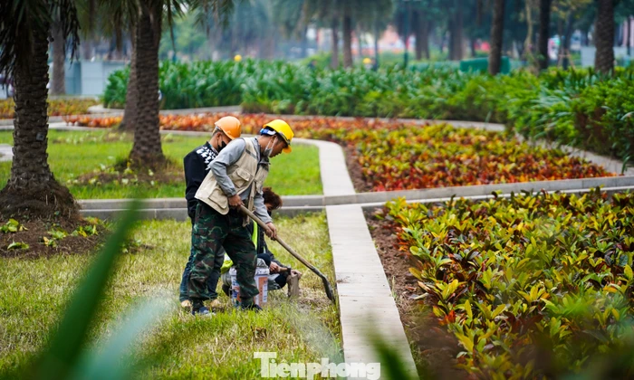 Công viên hồ điều hòa Mai Dịch 'thay áo mới' sau phản ánh xuống cấp