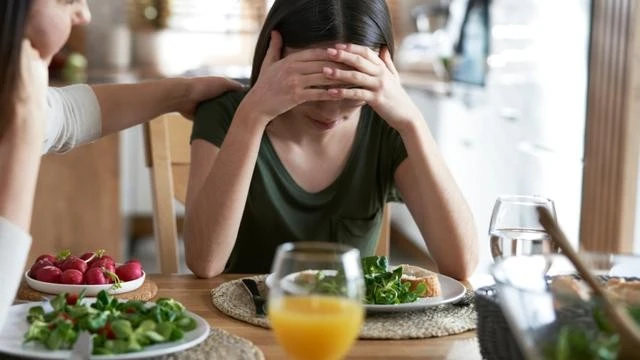 Rối loạn tiêu hóa ngày Tết: Nguyên nhân từ ăn uống thất thường và cách phòng tránh hiệu quả