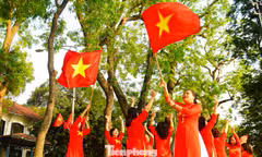 Hà Nội ngày 30/4 qua những khung hình cảm xúc