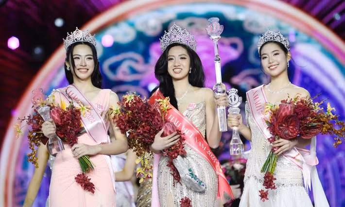 Top 3 Hoa hậu Việt Nam 2024 lần đầu giao lưu sau đăng quang tại Huế