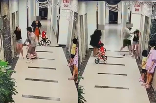 Nam thanh niên đánh tới tấp cô gái ở sảnh chung cư tại Hà Nội: Nguyên nhân xô xát là gì?