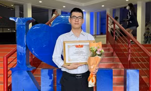 Nam sinh NEU tốt nghiệp sớm với GPA 4.0: ‘Mọi người thường chỉ nhìn vào thành tích mà quên đi những thất bại’ 
