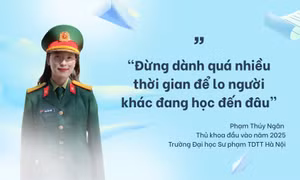 Thủ khoa 2025 chia sẻ bí quyết ôn tổ hợp Văn - Sử - Địa: ‘Đừng cố học thuộc hết mọi thứ trong những ngày cuối’ 