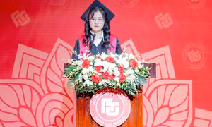 Thủ khoa Nguyễn Thị Kim Oanh: 'Chọn can đảm mỗi ngày, biến nỗi sợ thành bản lĩnh cống hiến' 