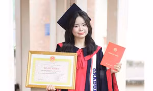 Nữ thủ khoa ULIS với bí quyết chỉn chu và ‘đọc bầu không khí’