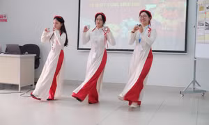 Sinh viên ngành Lưu trữ thi cuối kỳ bằng cách tái hiện không gian Cố đô