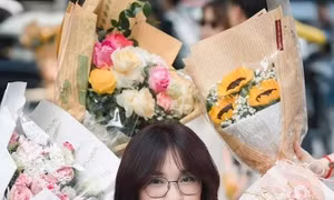 Vượt trở ngại về sức khỏe, nữ sinh Ngoại thương hoàn thành tấm bằng cử nhân đúng hạn