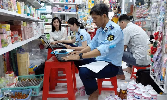 Thu giữ lượng lớn mỹ phẩm, kem trộn không rõ nguồn gốc