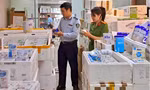 Nhóm sản xuất sữa giả bị lừa 140.000 USD khi nhờ cựu phó phòng 'chạy tội'