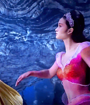 Ở phiên bản này, mỗi chị em của Ariel đều thuộc chủng tộc khác nhau cũng như cai quản vùng biển khác nhau. Mala là mỹ nhân ngư sống ở Khu vực châu Á-Thái Bình Dương, cai quản vùng biển Chaine – vùng nước cạn, nhiều đảo nhỏ. Ở phiên bản này, mỗi chị em của Ariel đều thuộc chủng tộc khác nhau cũng như cai quản vùng biển khác nhau. Mala là mỹ nhân ngư sống ở Khu vực châu Á-Thái Bình Dương, cai quản vùng biển Chaine – vùng nước cạn, nhiều đảo nhỏ.