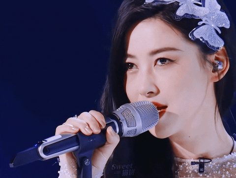 Chu Châu gây ấn tượng mạnh bởi nhan sắc nổi bật. Cô từng 8 lần lọt vào danh sách 100 gương mặt đẹp nhất thế giới. Ảnh: Weibo.