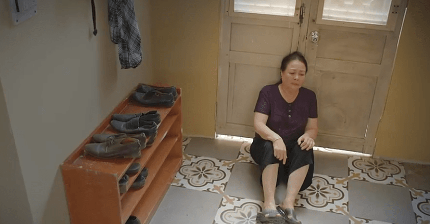 Cảnh hai bà mẹ bật khóc khi câu chuyện quá khứ được mở ra