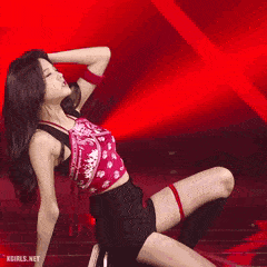 Năm 14 tuổi, Jang Won Young lần đầu xuất hiện trước mắt công chúng trong tư cách thực tập sinh của Starship tham gia show sống còn Produce48. Trong sân khấu trình diễn ở chặng cuối chương trình, cô là tâm điểm tranh cãi khi mặc áo yếm, đeo đai chân, đồng thời thực hiện những động tác vũ đạo khiêu gợi. Năm 14 tuổi, Jang Won Young lần đầu xuất hiện trước mắt công chúng trong tư cách thực tập sinh của Starship tham gia show sống còn Produce48. Trong sân khấu trình diễn ở chặng cuối chương trình, cô là tâm điểm tranh cãi khi mặc áo yếm, đeo đai chân, đồng thời thực hiện những động tác vũ đạo khiêu gợi.