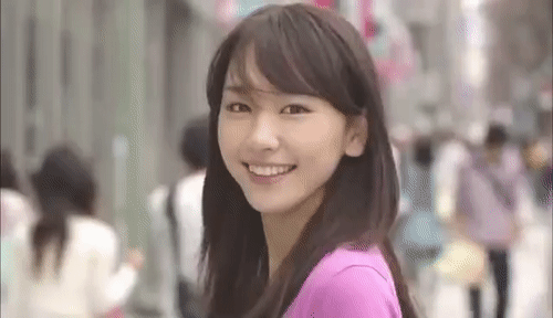 Vẻ ngoài ưa nhìn, tạo thiện cảm với người đối diện khiến nữ diễn viên luôn tỏa sáng. Theo nhiều khán giả, nụ cười chính là điểm hấp dẫn lớn nhất giúp Aragaki thu phục được trái tim người hâm mộ