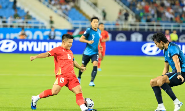 Trực tiếp Việt Nam 0-0 Singapore (hiệp 1): Đội tuyển Việt Nam tăng tốc