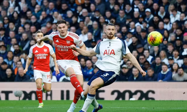 HIGHLIGHTS: Arsenal đè bẹp Tottenham, tăng tốc với Man City 