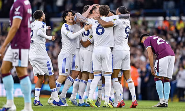 HIGHLIGHTS: Leeds đè bẹp Burnley, rộng cửa trụ hạng 